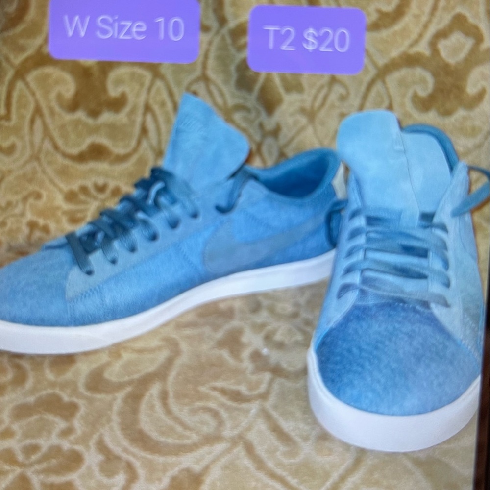 Women Nikes like new